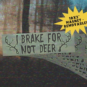 I Brake for Not Deer Automagneet | Verwijderbare Cryptid-bumpersticker | Sticker griezelige glitch