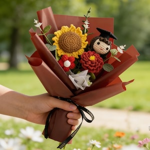 Ramo de flores de ganchillo para muñeca de graduación, regalo de graduación de la clase de 2026, flores de ganchillo hechas a mano para ella y para él, recuerdo de graduación universitaria