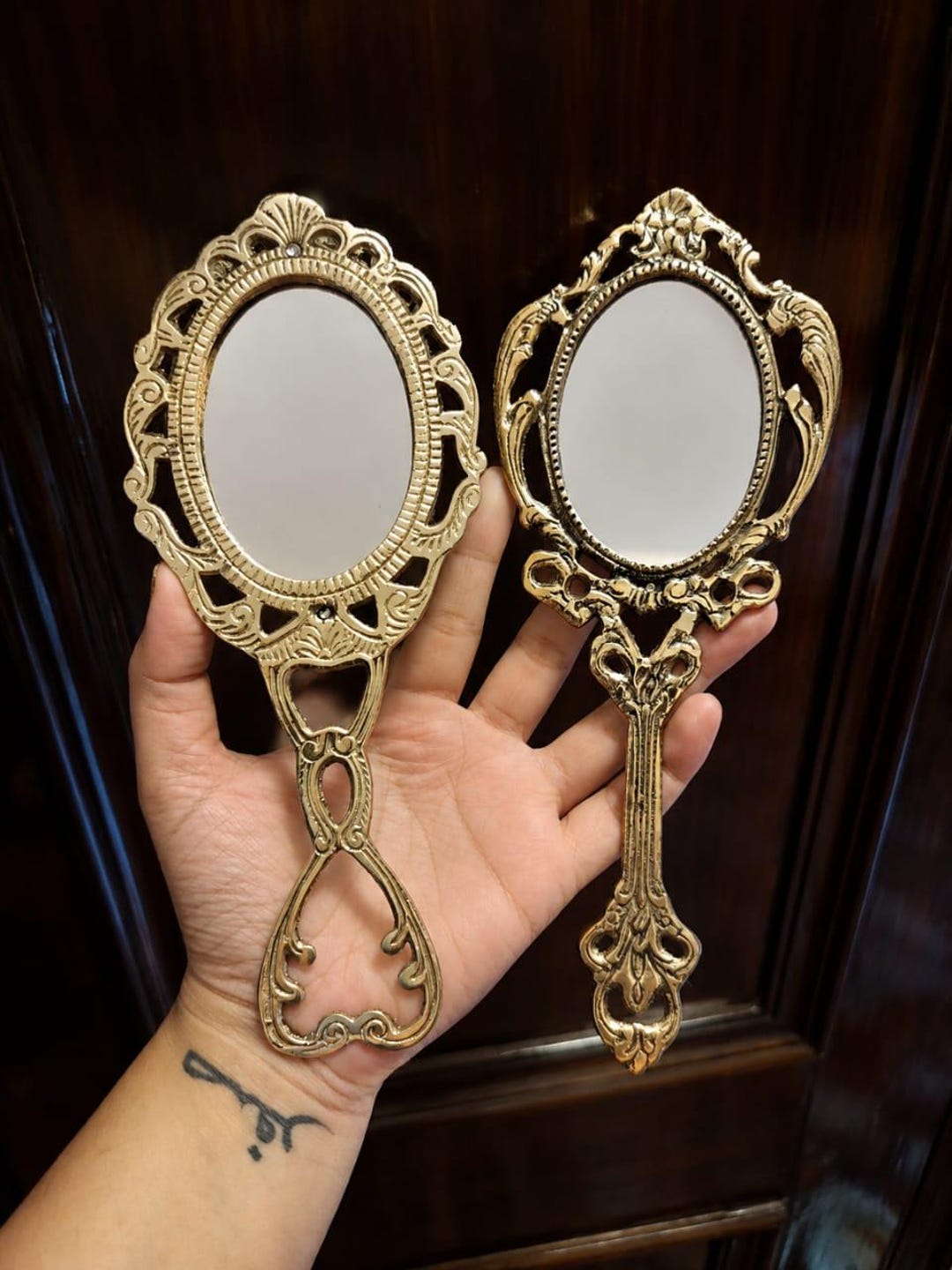 ANTIQUE HAND MIRROR 少女時代 ユリ トレカ Brass Hand Mirror: Vintage Queen Vanity Accessory, Handmade - Etsy