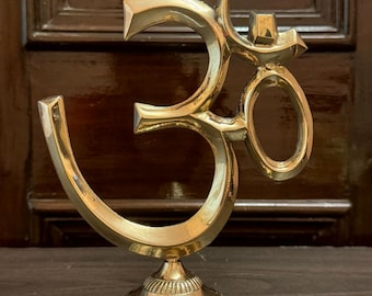 Standing Om Brass Symbol – Handcrafted Hindu Spiritual Decor for Home, Yoga & Meditation