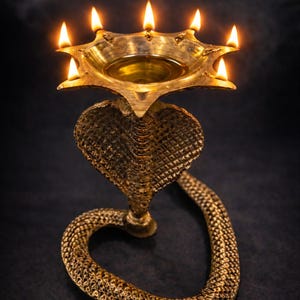 Schlange Gottheit Messing Öllampe | Nag Devta Deepak | Heilige Hindu Schlangenlampe | Handgefertigte Messing Diya