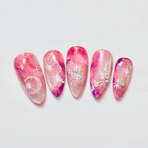 Uñas postizas Celestial Aurora: Mármol Galaxia Rosa con Arte de Luna y Estrellas