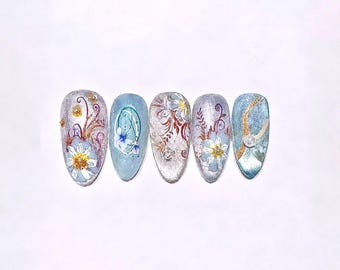Uñas postizas azules con diseño floral: brillo, perlas, hechas a mano. Set reutilizable.
