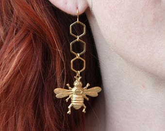 Brass bee earrings with honeycomb details, nature themed jewelry, honey themes for mom, sister, friend, beekeeper