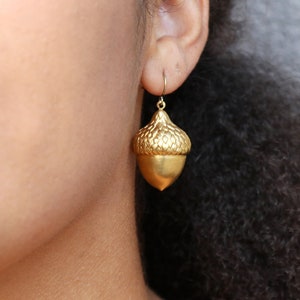 Brass acorn earrings, squirrel earrings in gold, autumn earrings, fall earrings for teacher, nature earrings