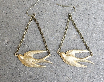 Flying swallow earrings in brass, bird earrings for nature lovers and bird watchers