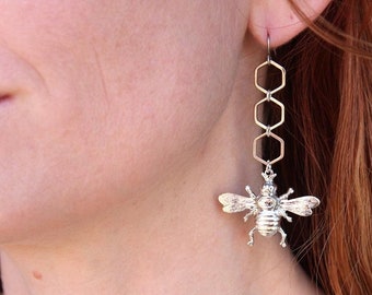 Silver bee earrings with honeycomb details, nature themed jewelry, honey earrings for mom, sister, friend, beekeeper