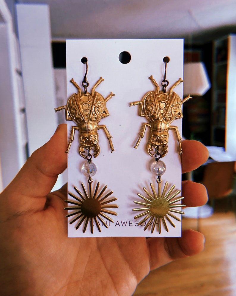 Pendientes de escarabajo de latón y Starburst, pendientes de animales, pendientes de declaración, gran regalo para novia, joyas de brujas, joyas de insectos imagen 4