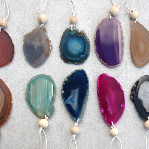 Agate slice ornaments or agate sun catchers, agate tree ornaments for a natural, rustic-themed Christmas