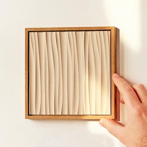 Arte mural texturizado de roble - 16 x 16 cm - Arte mural brutalista - Arte abstracto en relieve - Objeto moderno de madera - Hecho a mano