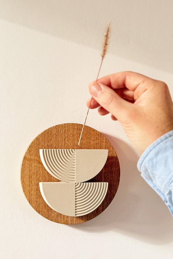 Bauhaus Wandvase aus Eichenholz und 3D-Druck - Geometrisches Designobjekt - Handgefertigt in Deutschland