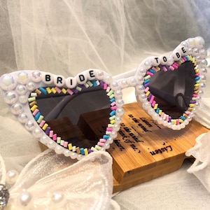 Óculos de pérola com nome gravado, Óculos de sol personalizados em formato de coração, Óculos de pérola personalizados, Óculos para madrinhas, Óculos de sol para noivas, Óculos para casamento