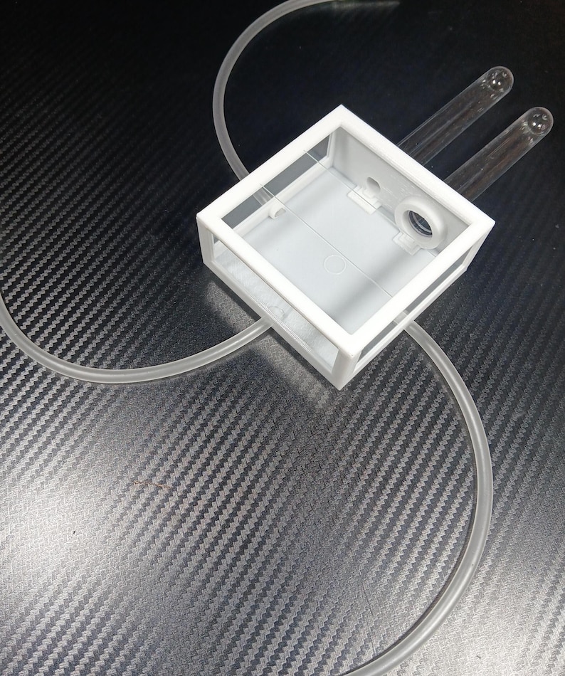 a picture of the front with everything installed and ready for ants(except for the food and water)!