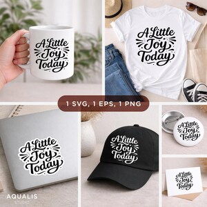 Puede incluir: Una colección de artículos con la frase "A Little Joy Today". Incluye una taza blanca, una camiseta blanca, una pegatina para portátil, una gorra de béisbol negra, un botón y una tarjeta de felicitación. Todos los artículos tienen el mismo diseño en blanco y negro.