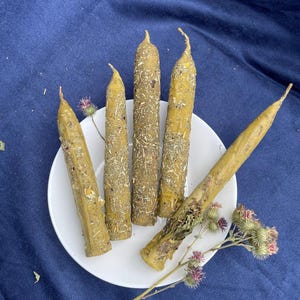 Chandelle conique en cire d'abeille roulée à la main | Nettoyage en profondeur et rituel magique | Bougie avec sorts programmés aux herbes