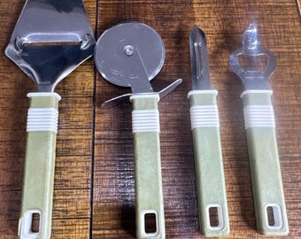 Vtg MCM Olive Green 4pc Pizza Cheese Peeler Opener Stainless Steel Kitchen Ware
