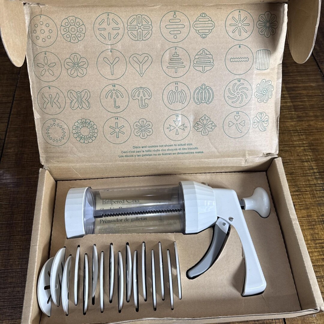 The Pampered Chef Cookie Press #1525 Plunger, 15 Discs, Original Box ...
