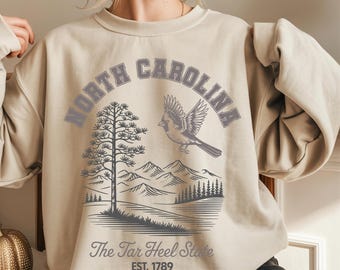 Retro State of North Carolina Graphic Sweatshirt Unisex Christmas Gift, Winter Apparel Tourist Travel Sweatshirt