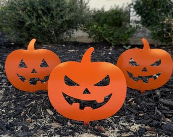 Set of 3 Pumpkin Metal Yard Stakes – Unique Halloween Outdoor Decor