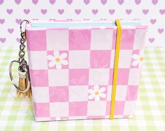 Pink Checkered Daisy Sticky Note Cover with Keychain (3x3 inch)