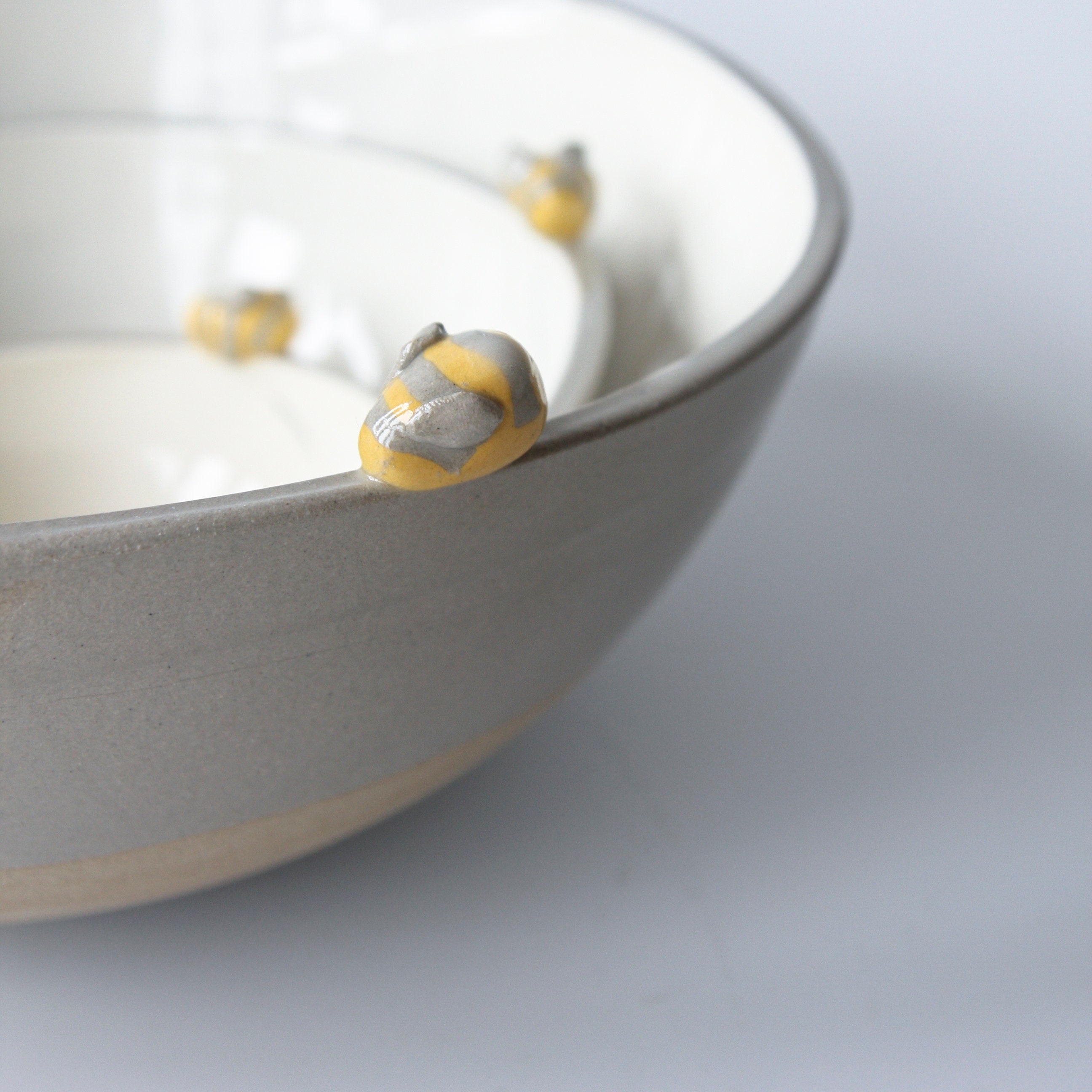 Ceramic bowl set bumble bee pottery bowls bee ornamet Etsy