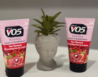 VO5 Nourishing Leave-In Conditioner – Strawberries & Cream (5 fl oz / 148 mL)