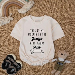 This Is My Workin In The Garage With Daddy Baby Romper,Funny Baby Bodysuit,Daddy’s Helper Outfit, Mechanic Baby Gift,Cute Garage Baby Romper