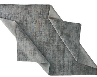 Tapete de lã feito à mão com pontas irregulares visíveis: Textura moderna com pontas cortadas, decoração boho.