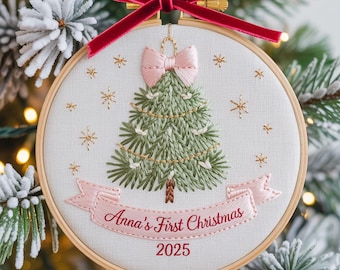 Eerste kerstborduurornament baby 2025, gepersonaliseerde hoepel babynaam, eerste kerstboomornament, pasgeboren aandenken