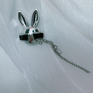 Rabbit Chain Brooch with Sunglasses Cravat Accessory Distinctive Lapel Pin Niche Accessories Clothing Accessories Unique Brooch