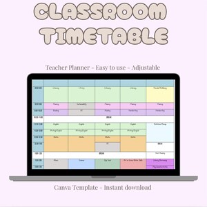 Op de afbeelding: Een laptopscherm toont een kleurrijke klasrooster. De tekst "CLASSROOM TIMETABLE" staat bovenaan. De rooster is verdeeld in tijdvakken en vakken zoals lezen, schrijven en wiskunde. De tekst "Teacher Planner - Easy to use - Adjustable" is ook zichtbaar.