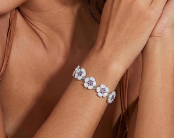 ホワイトゴールドメッキのオパールフラワーブレスレット、ボタニカルジェムストーンジュエリー