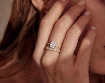 Conjunto de anillo de compromiso solitario de oro macizo con moissanita talla esmeralda, conjunto de anillos de boda, conjunto nupcial, alianza de boda de media eternidad, joyería para el día a día.