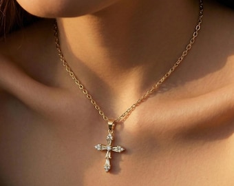 Collar minimalista con cruz de diamantes, collar con cruz pavé, regalo de bautismo, joyería con cruz, collares con cruz de comunión, collar protector religioso.