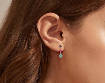 スターリングシルバーの重ね付けクローバーイヤリング、宝石付き四つ葉のドロップジュエリー