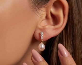 Pearl Hoop Earrings,Dainty Freshwater Pearl Earrings,  Pearl drop earrings, wedding jewellery, Bridesmaid Gift for Her