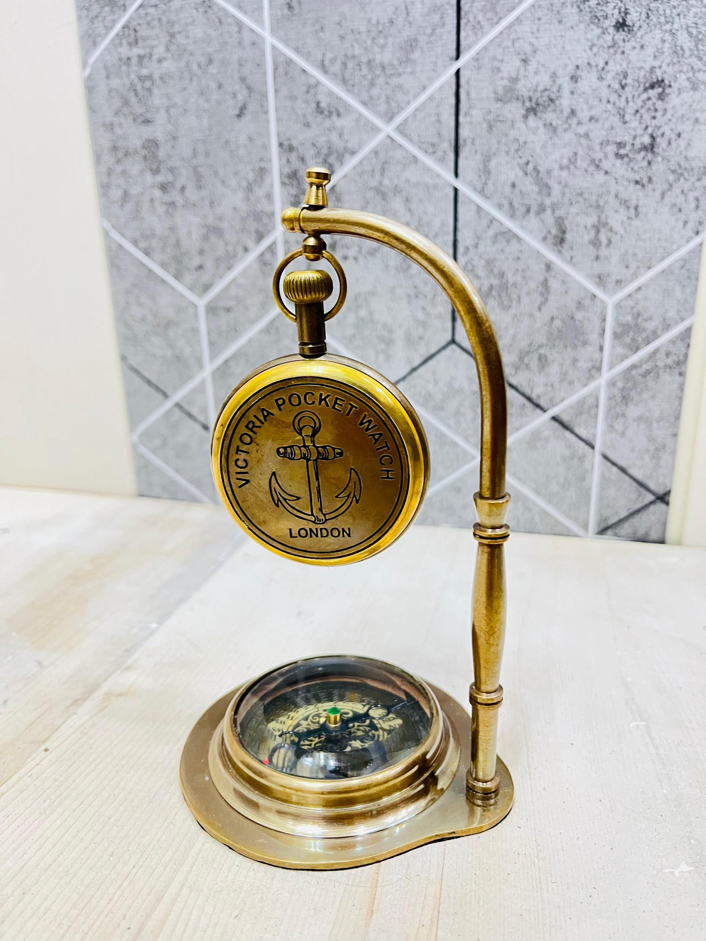 ヴィンテージ真鍮製卓上時計（コンパス付き）：航海風のテーブル