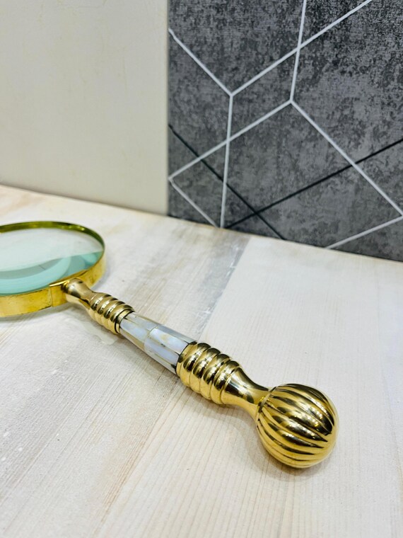 Vintage Magnifying Glass With Solid Brass With Mother of  display picture 1