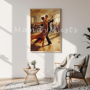 Puede incluir: Una impresión enmarcada de una escena de baile de salón. La obra de arte representa a una pareja con vestimenta formal bailando, con otras figuras en el fondo. La paleta de colores es cálida, con tonos de naranja, marrón y beige. La impresión se muestra en un marco de madera clara.