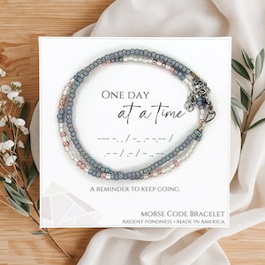 Bracelet un jour à la fois, bijoux code Morse, bracelet prière sérénité, bracelet mantra, bracelet source d'inspiration, bijoux motivants