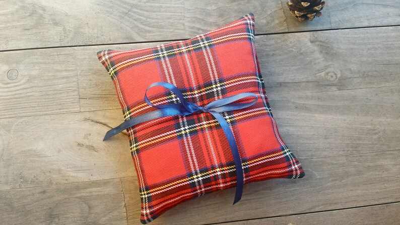 Tartan ring pillow