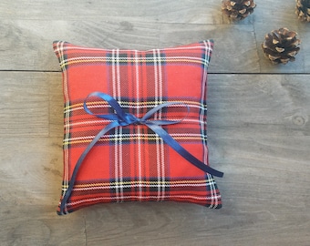 Tartan ring pillow