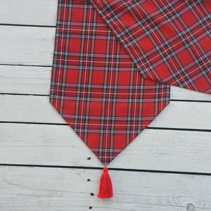 Camino de mesa de Navidad - cuadros, tartán, cheque, rojo, negro, oro, blanco