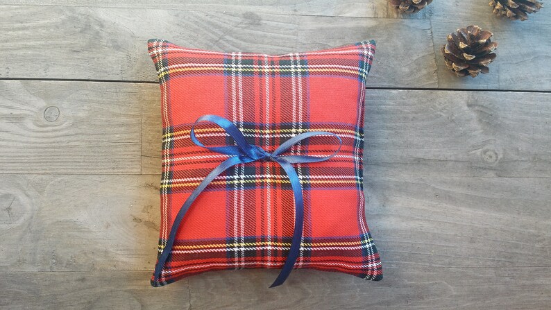 Tartan ring pillow