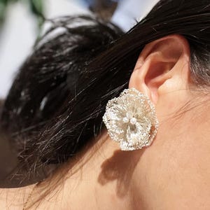 Handmade jewelry metal woven camellia pearl earrings