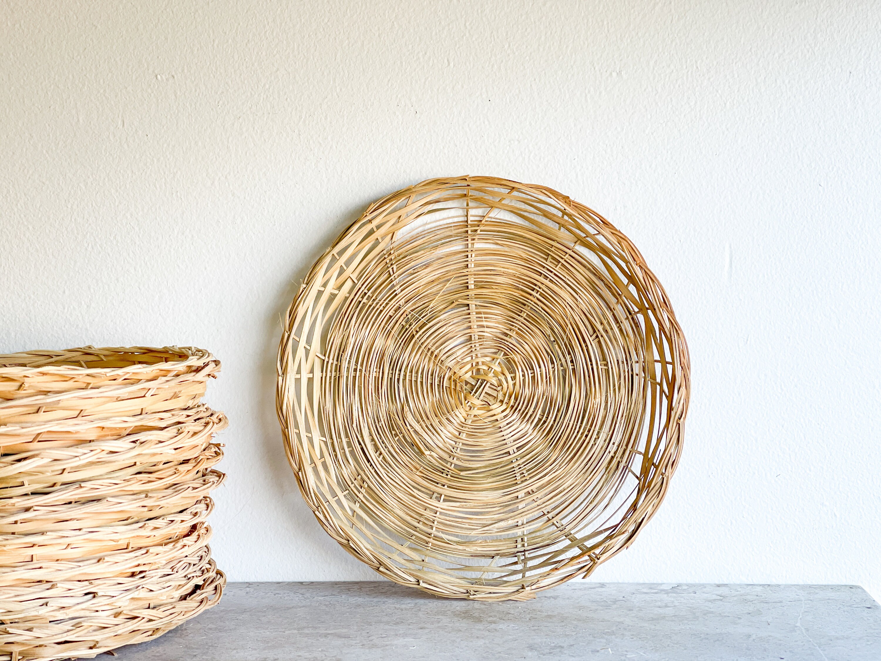 Wicker Charger Set of 6 Round Placemat Rattan Circle Place Mat Tabletop Dining Serving Trivet Wood Fiber Flat Basket