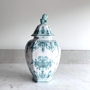 Royal Delft De Porceleyne Fles Ginger Jar with Lion Lid Green and White Delvert STUNNING Signed Chinoiserie Floral Decor Urn 1960s Vintage