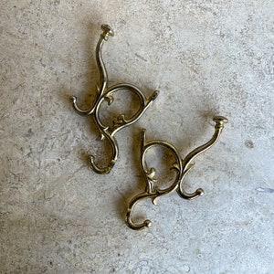 Vintage Brass Hooks Set of Two Ornate Curvy Double Wall Hooks Coat Hooks Necklace Jewelry Hooks Display Entryway Rack Antique Hook Hardware image 9