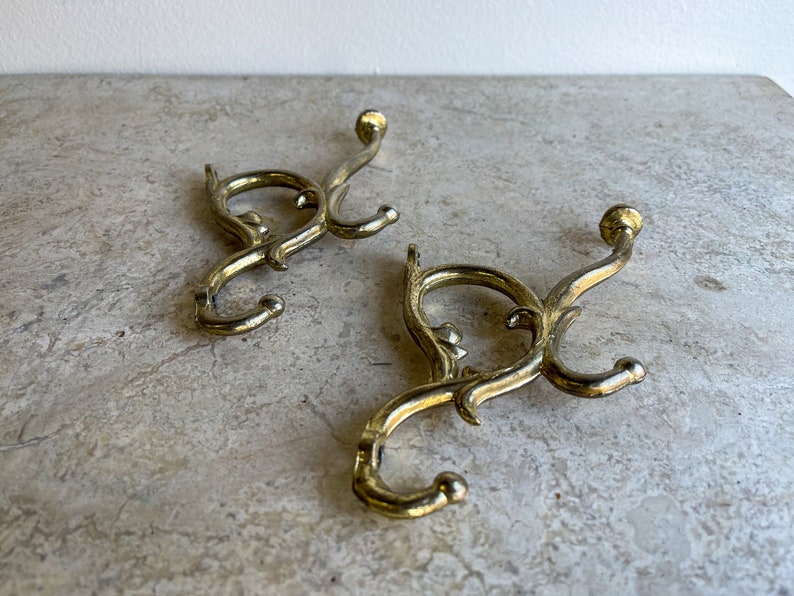 Vintage Brass Hooks Set of Two Ornate Curvy Double Wall Hooks Coat Hooks Necklace Jewelry Hooks Display Entryway Rack Antique Hook Hardware image 3