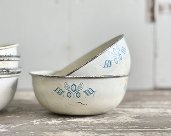 Vintage Metal Bowl Small Enamel Tin Bowl Blue and White Floral Pattern Rusty Rustic Succulent Garden Fairy Garden Crafts Sorting